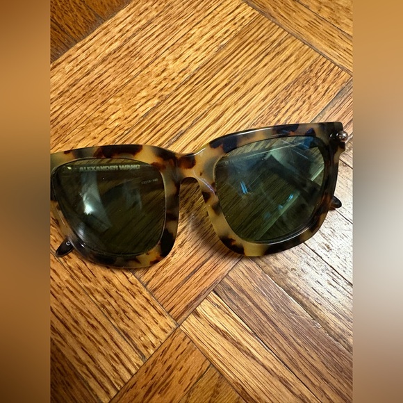 ALEXANDER WANG sunglasses new without box - Picture 3 of 16